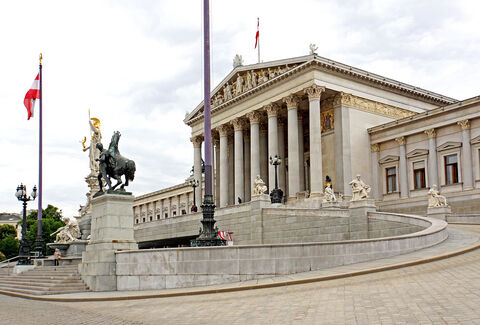 بانک مرکزی اتریش کاهش رشد اقتصادی این کشور را ۸ درصد پیش‌بینی کرد