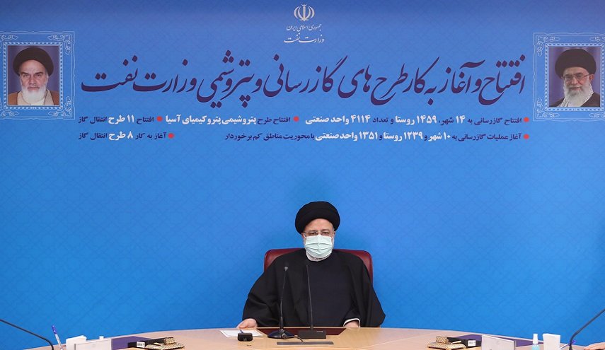 الرئيس الإيراني يدشن مشاريع بتروكيماوية وغازية في 5 محافظات
