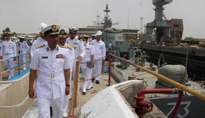 قائد البحرية العُمانية يشيد بقدرات سلاح البحر الإيراني