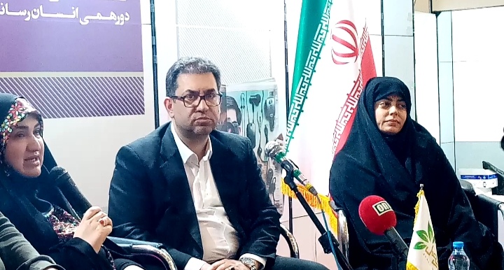 نشست خودروهای برقی و حمل و نقل پاک توسط هلدینگ چهارفصل در نمایشگاه رسانه های ایران برگزار شد