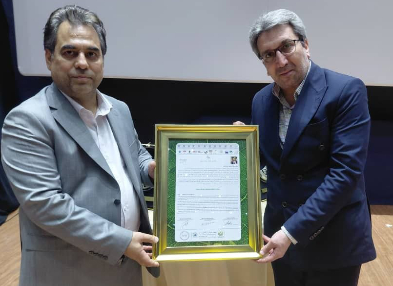 دکتر مجید آرین‌ زادگان در آیین رونمایی از جوایز معتبر «امین‌الحساب زرین» و «دیوان‌دار زرین» تقدیر شد