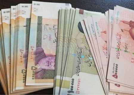 کشف پول نقد به ارزش ۷۴ میلیارد ریال از یک فرد خارجی توسط مأموران گمرک