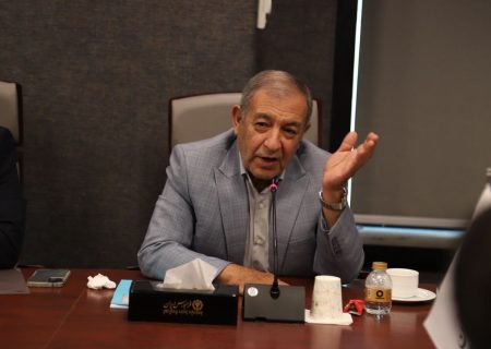 تولید شیر، اصلی‌ترین محصول شرکت کشت و صنعت هلال به شمار می‌رود