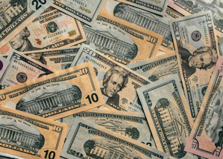 تتر بخریم یا دلار نقد؟ مقایسه در شرایط اقتصادی امروز